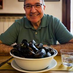Happy camper smiling over his mound of peppered mussels @ La Risorta Osteria del Re Fosco — Padova.