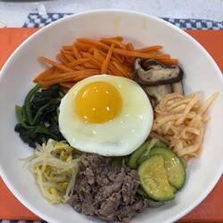 Bibimbap: Schön anzusehen und fein zu essen.