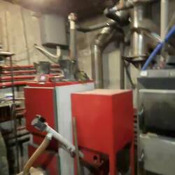 Haustechnik, er zeigt mir seine Pellet- und Holzheizung, PV Anlage mit Akku, Pooltechnik usw.