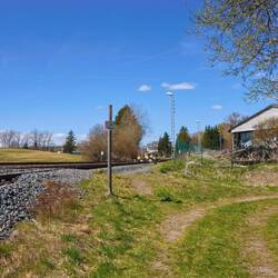 Hinten der Bahnhof Selketalbahn (Teil der Harzquerbahn)