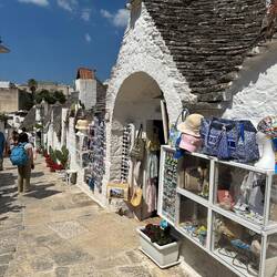 ... aber die meisten Trulli sind Souvenirläden oder Kneipen ...