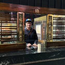 Museo del Gaucho y la Moneda 🏛️ | Dillon im alten Bankschalter der ehemaligen Bank 🇺🇾