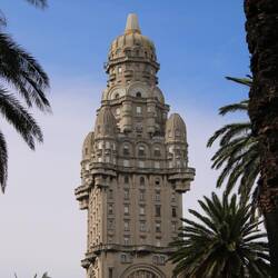 Palacio Salvo von Mario Palanti – das „Zwillingsgebäude“ steht in Buenos Aires 🇺🇾🇦🇷