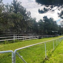Mystérieux champ de course, piste de motocross, stade outdoor ?