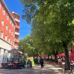 Dans le centre de Pula, les terrasses sont déjà bien remplies