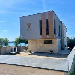 La villa Lavie : vous nous aviez caché ce pied à terre en Croatie Salomé et Pierre