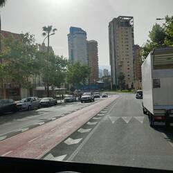 Kolesarska steza med cestama.