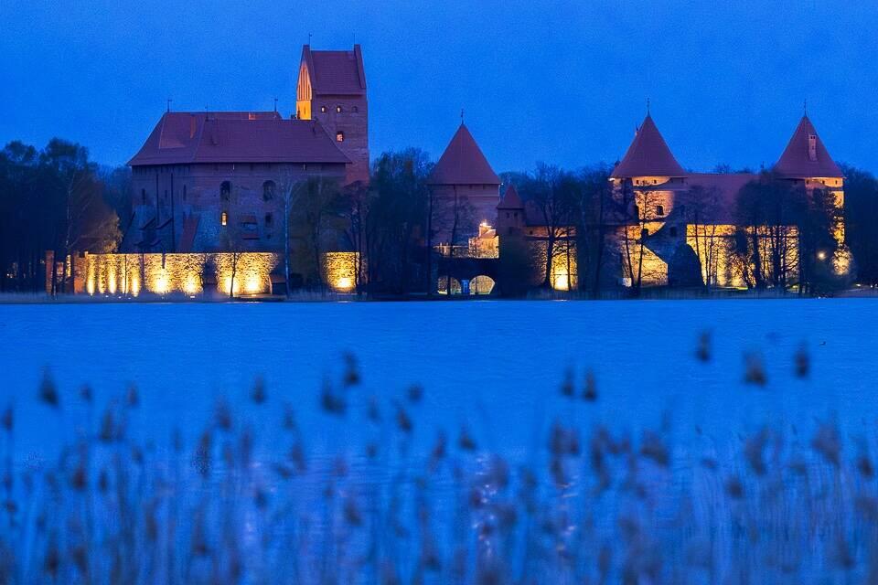 Abendlicher Blick vom CP über den See auf die Burg.