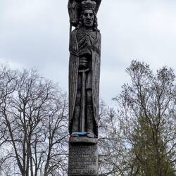 Säule auf der Insel vor der Burg.