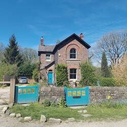 Aqueduct House at the bottom of the flight