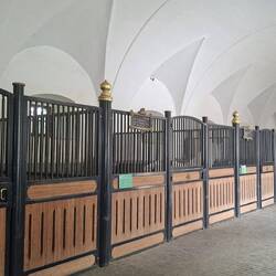 Die Stallungen der Hengste