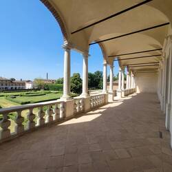 Villa Medici del Vascello, patio