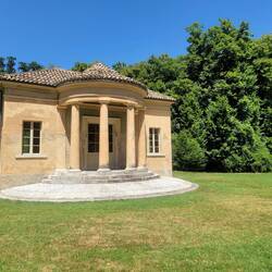 Villa Medici del Vascello, Tempio di Flora