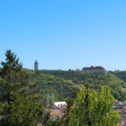 Neuenburg, unten die Stadtkirche