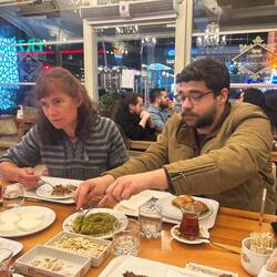 Alina et Batuhan nous emmènent dans une excellente pâtisserie d'Ankara !