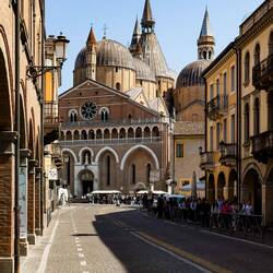 Basilica di Sant'Antonio di Padova ... from another street later in the day.
