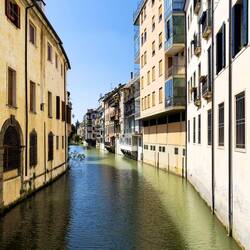 Naviglio Interno, an ancient canal of the city ... from Ponte delle Torricelle — Padova, Italy.