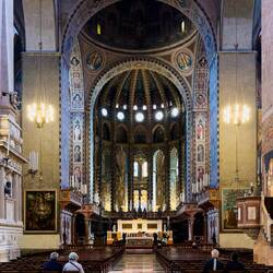 Basilica di Sant'Antonio di Padova ... a quick peek down the apse to the presbytery.