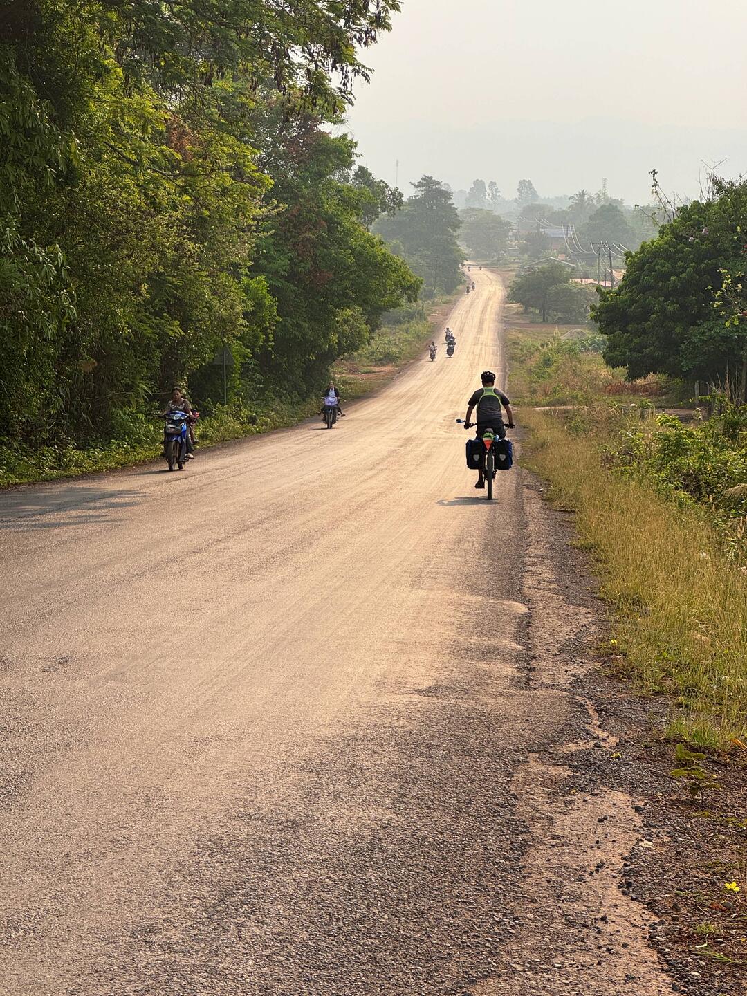 Leaving Vieng Kham, joining hwy 8, the scenery started to improve...