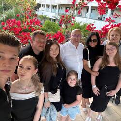 Gremo še na ZADNJO VEČERJO, tale žareča pergola žari veliko bolj kot 1.dan