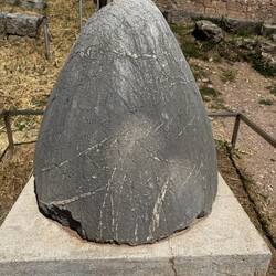Omphalos Stein - Mittelpunkt der Erde