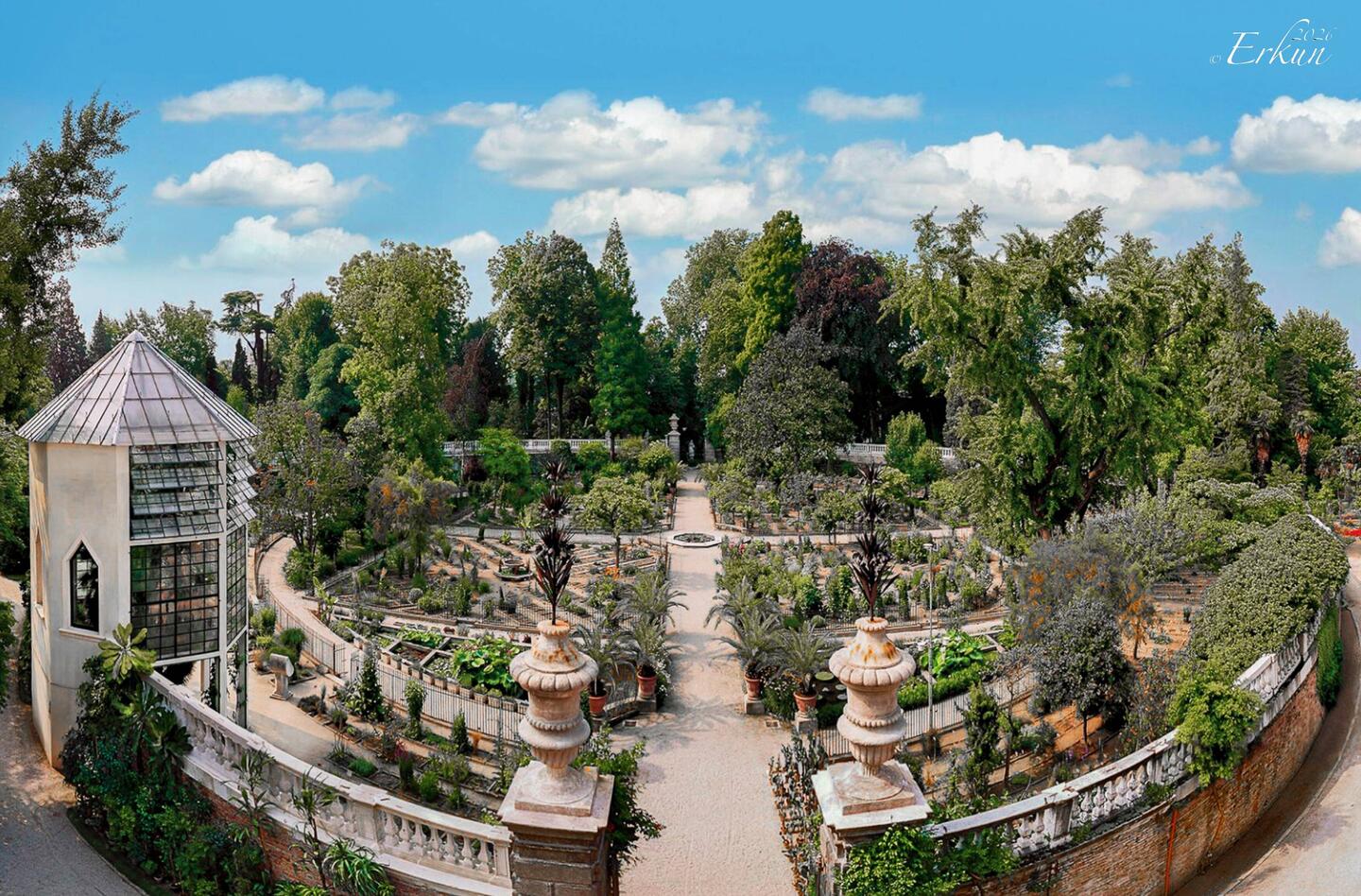 The historical garden maintains its original layout ... a parterred square within a circle.