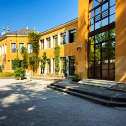 The historic building now houses the botanical museum and theater, and the archives and library.