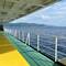Dans le ferry comme partout ailleurs, ça ne se bouscule pas