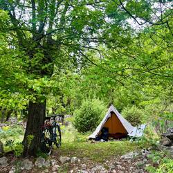 Encore un super spot de bivouac. Sauf que cette fois, on est seul au monde.
