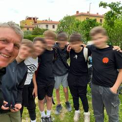 Nikola, Reyan, Mateo,Toni, Mika,Mateo me posent plein de questions sur mon voyage