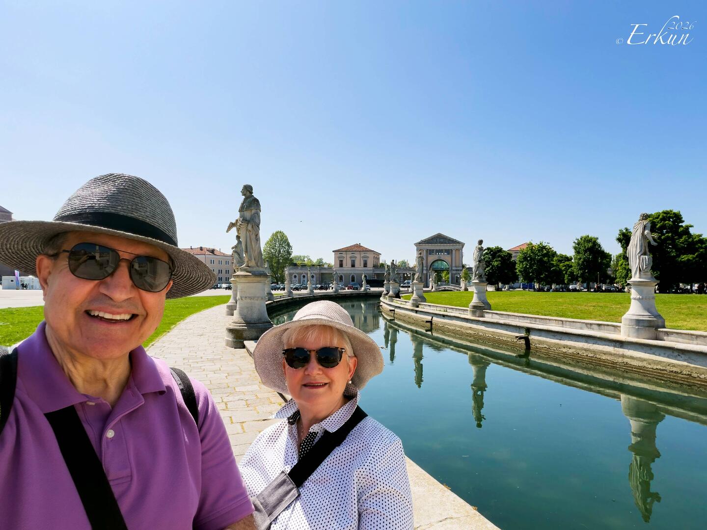 Prato della Valle ... one of Europe's largest squares — Padova, Italy.