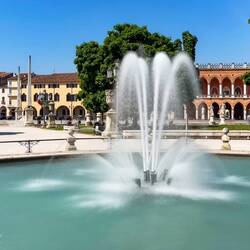 Prato della Valle ... fountain in the center of the island — Padova, Italy.