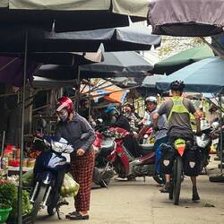 Negotiating the narrow street market