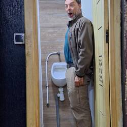 Einziges Pissoir in Marokko... Für alle unter 185cm Körpergrösse, Bogenpinkeln ahoi!