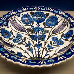16th century ceramic plate from İznik, Türkiye.