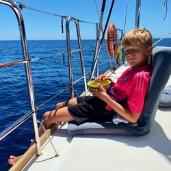 Vincent chillt mit frischem Popcorn