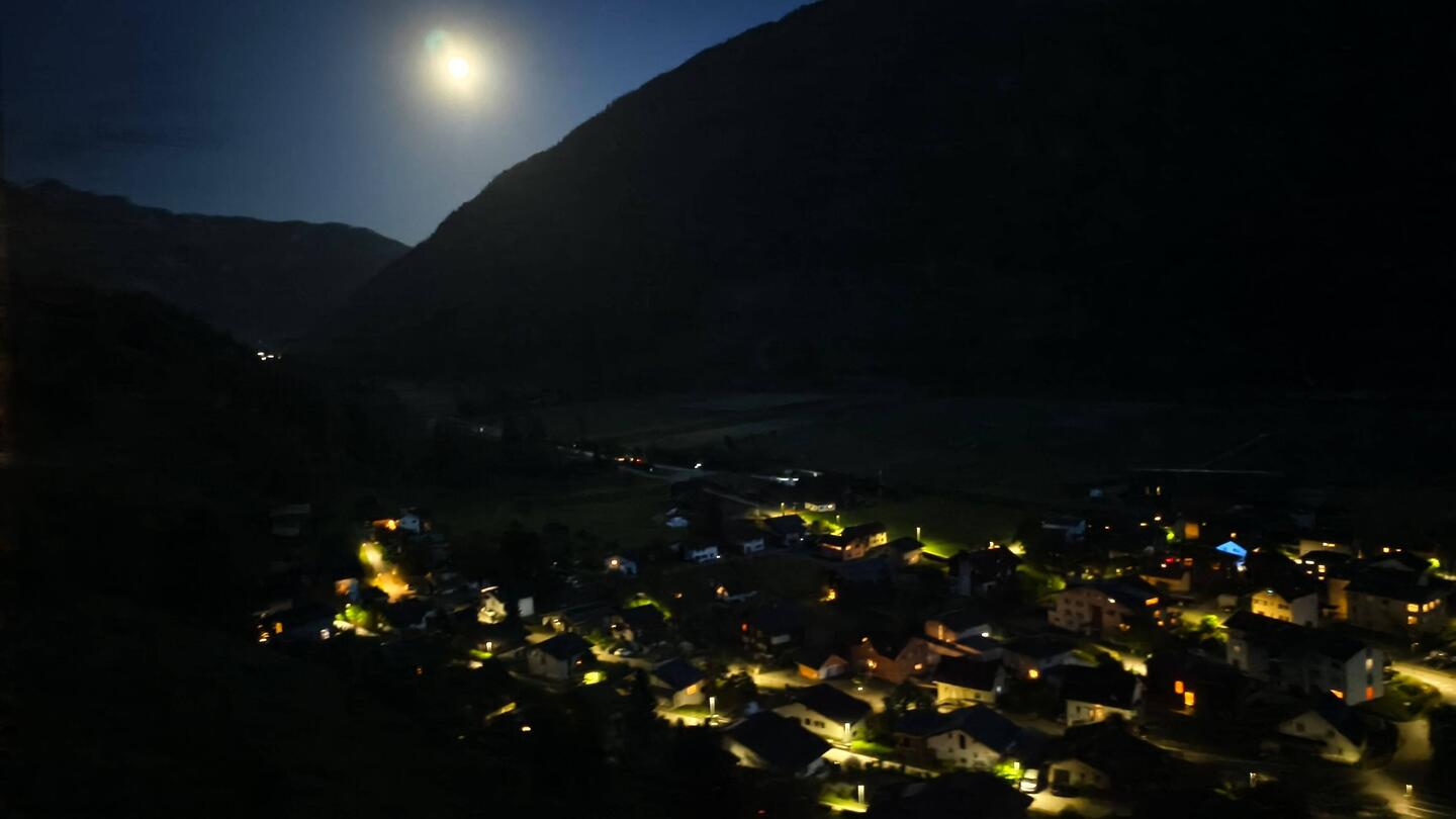 Fanas bei Nacht