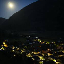 Fanas bei Nacht