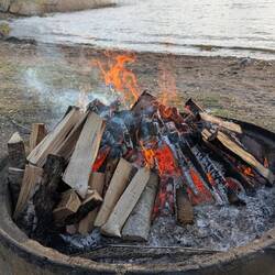 Am Lagerfeuer