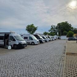 Unglaublich. Alle brav nebeneinander. Und nein, der einzige Deutsche steht nicht dort