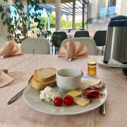 Avec un petit petit déjeuner comme ça, on est bien calés pour la journée