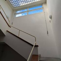 Wie immer lautet die Frage: "Herr Architekt, wie sollen wir diese Fenster putzen???"