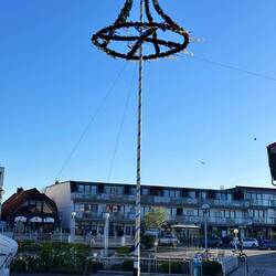 Der Maibaum, allerdings erinnerte an einen Adventskranz 🫣🤪