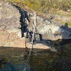 Stern tie chain. At the very bottom you can see my line thru the chain link.
