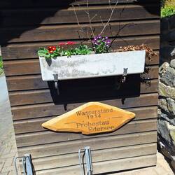 Mitten in Kirchlotheim weit oberhalb von Eder und Bundesstraße