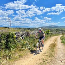 Voici une belle image pour illustrer la brochure VTT de l'île de Pag