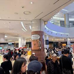 Volle Einkausgeschäfte bei diesem Wetter in Busan.
