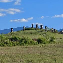 Garavice Memorial auf einem Massengrab von Serben, Juden, Kroaten, Bosniaken durch Faschisten 1941