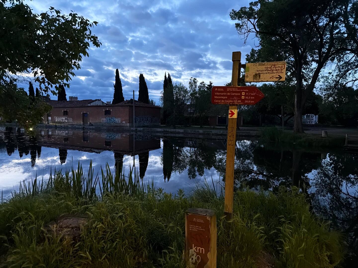 Two minutes from my hotel and I am walking along the Canal de Castilla.