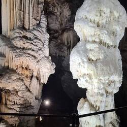 Rechts der Brilliant- Das Wahrzeichen der Höhle
